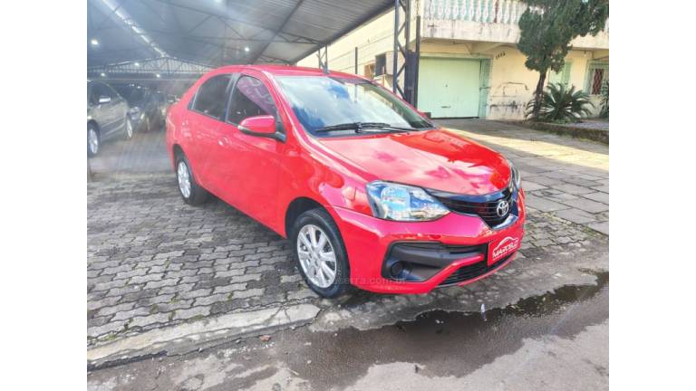 TOYOTA - ETIOS - 2018/2019 - Vermelha - R$ 65.900,00
