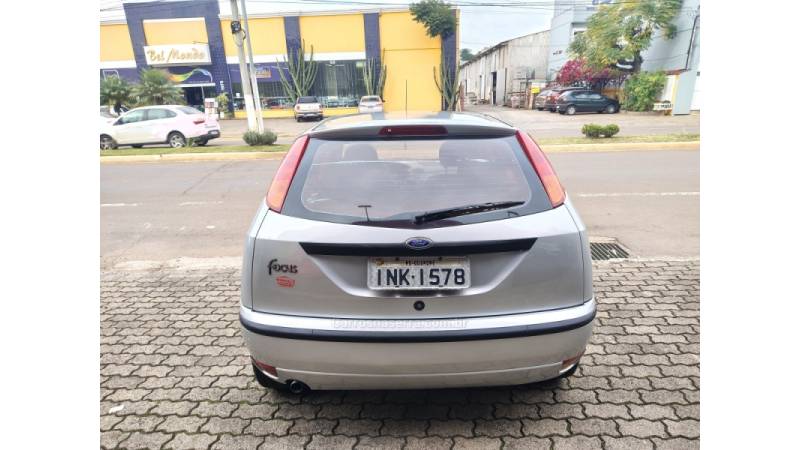 FORD - FOCUS - 2006/2007 - Prata - R$ 26.900,00