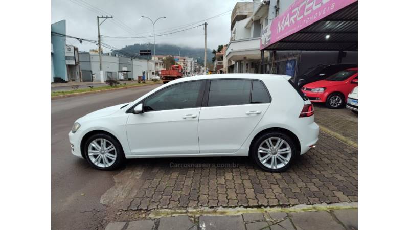 VOLKSWAGEN - GOLF - 2014/2015 - Branca - Sob Consulta