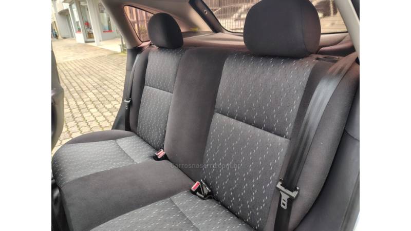FORD - FOCUS - 2006/2007 - Prata - R$ 26.900,00