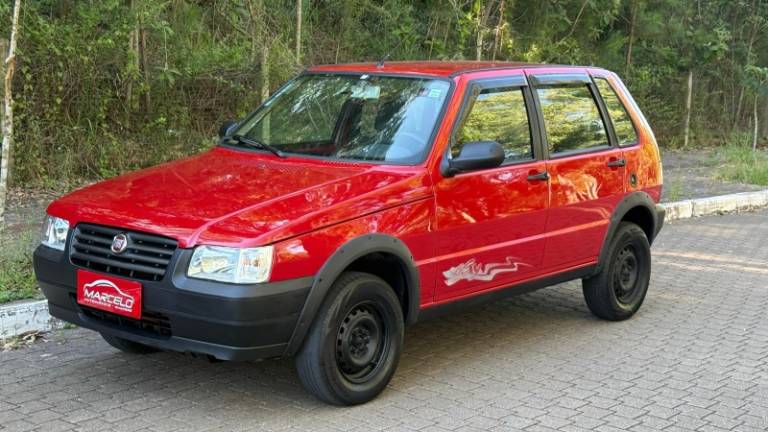 FIAT - UNO - 2012/2013 - Vermelha - R$ 33.900,00