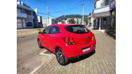 CHEVROLET - ONIX - 2014/2015 - Vermelha - R$ 54.900,00