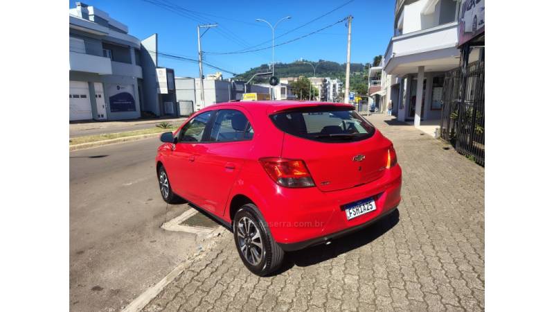 CHEVROLET - ONIX - 2014/2015 - Vermelha - R$ 54.900,00