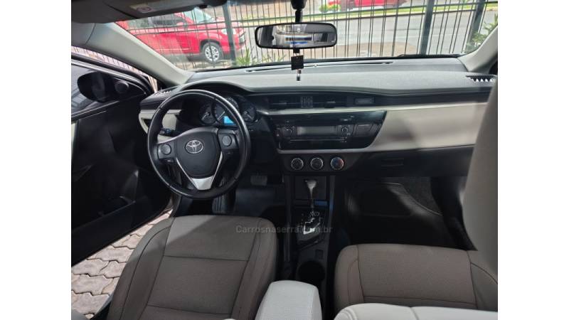 TOYOTA - COROLLA - 2016/2017 - Prata - R$ 86.900,00