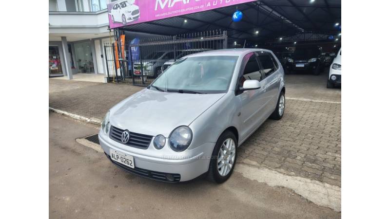 VOLKSWAGEN - POLO - 2003/2004 - Prata - R$ 28.900,00