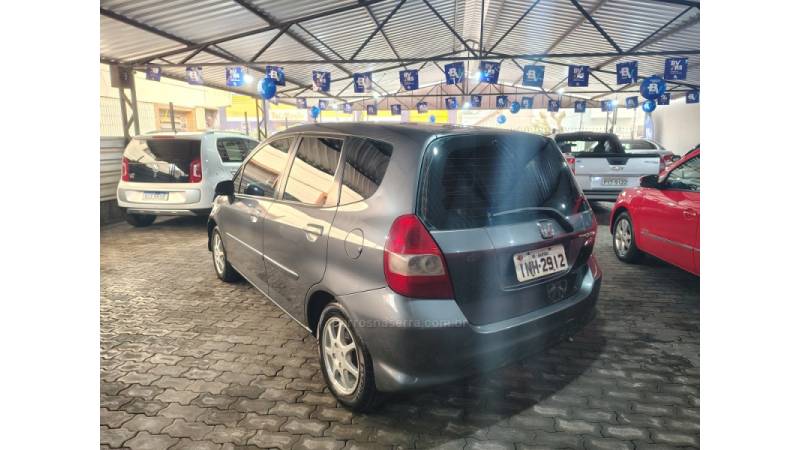 HONDA - FIT - 2006/2007 - Cinza - R$ 29.900,00