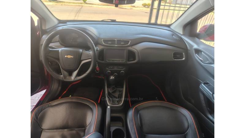 CHEVROLET - ONIX - 2014/2015 - Vermelha - R$ 54.900,00