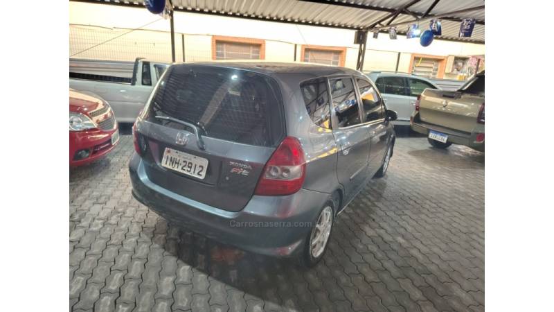 HONDA - FIT - 2006/2007 - Cinza - R$ 29.900,00