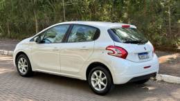 PEUGEOT - 208 - 2014/2015 - Branca - R$ 45.000,00