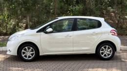 PEUGEOT - 208 - 2014/2015 - Branca - R$ 45.000,00