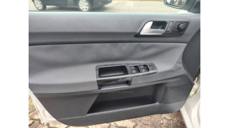 VOLKSWAGEN - POLO - 2011/2012 - Branca - R$ 43.900,00