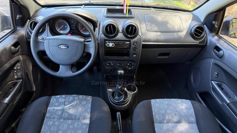 FORD - FIESTA - 2012/2013 - Preta - R$ 35.900,00