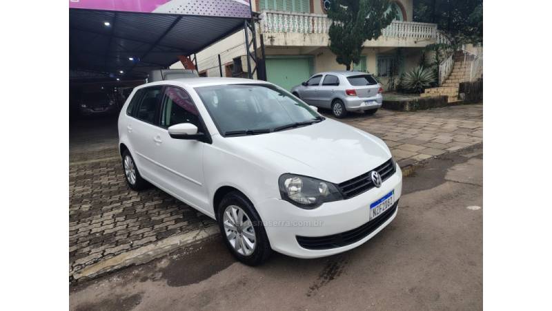 VOLKSWAGEN - POLO - 2011/2012 - Branca - R$ 43.900,00