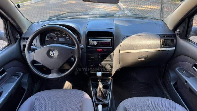 FIAT - PALIO - 2005/2006 - Cinza - R$ 26.900,00