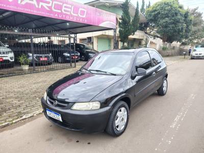 CHEVROLET - CELTA - 2001/2001 - Preta - R$ 16.000,00