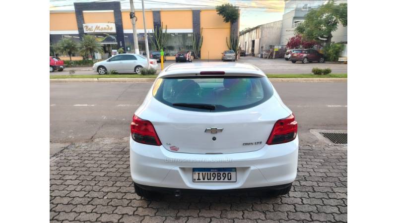 CHEVROLET - ONIX - 2014/2015 - Branca - R$ 54.900,00