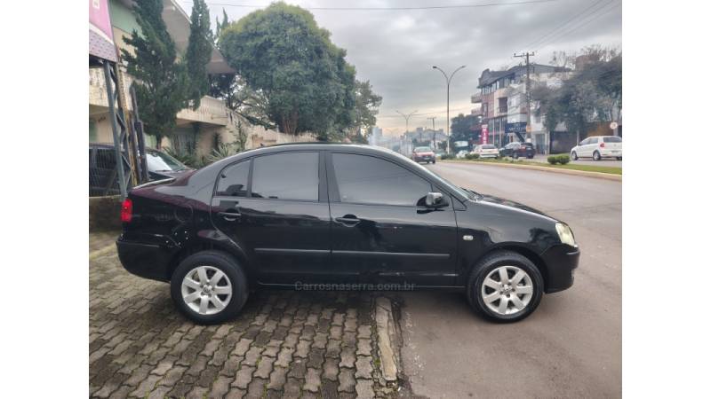 VOLKSWAGEN - POLO SEDAN - 2007/2008 - Preta - R$ 32.900,00