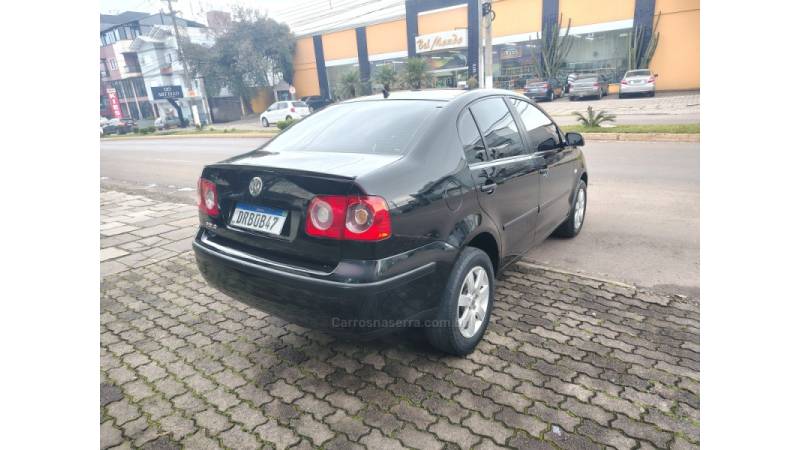 VOLKSWAGEN - POLO SEDAN - 2007/2008 - Preta - R$ 32.900,00