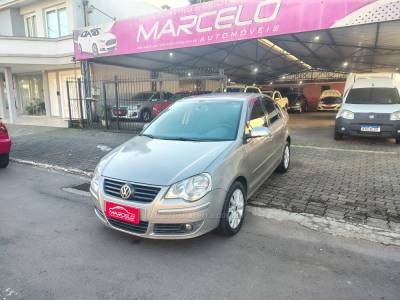 VOLKSWAGEN - POLO SEDAN - 2010/2011 - Prata - R$ 39.900,00