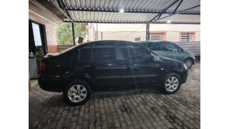 VOLKSWAGEN - POLO SEDAN - 2007/2008 - Preta - Sob Consulta