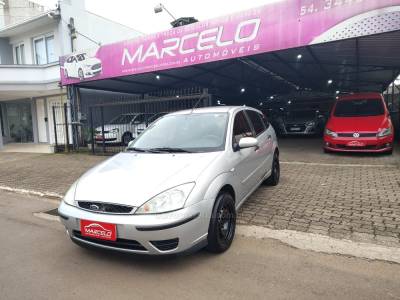 FORD - FOCUS - 2006/2007 - Prata - R$ 26.900,00