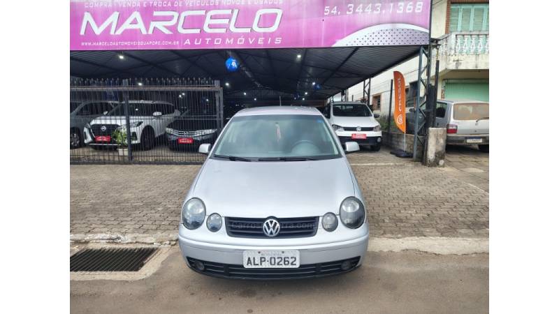 VOLKSWAGEN - POLO - 2003/2004 - Prata - R$ 28.900,00