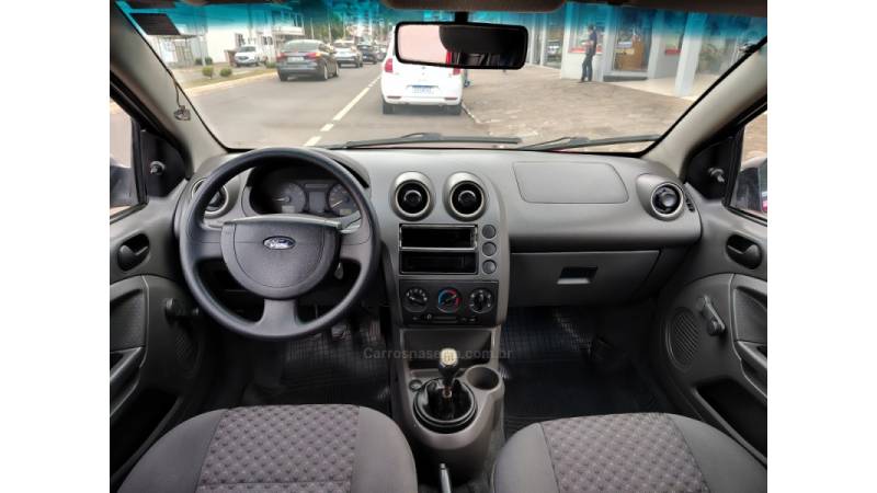 FORD - FIESTA - 2006/2006 - Vermelha - Sob Consulta