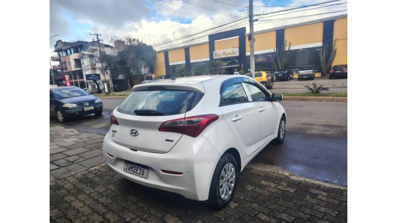 HYUNDAI - HB20 - 2015/2015 - Branca - R$ 46.900,00