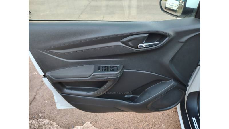 CHEVROLET - ONIX - 2014/2015 - Branca - R$ 54.900,00