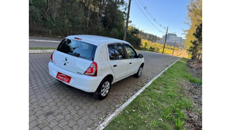 RENAULT - CLIO - 2013/2014 - Branca - R$ 32.900,00