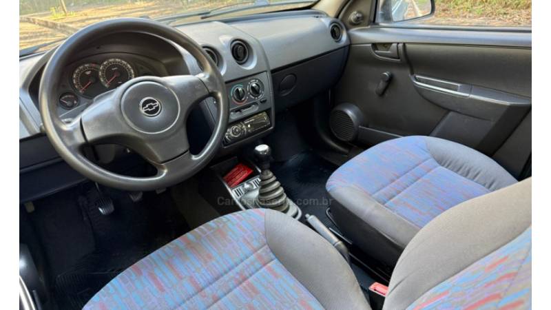 CHEVROLET - CELTA - 2010/2011 - Prata - R$ 26.900,00