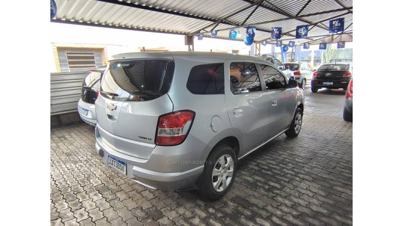 CHEVROLET - SPIN - 2016/2017 - Prata - R$ 52.900,00