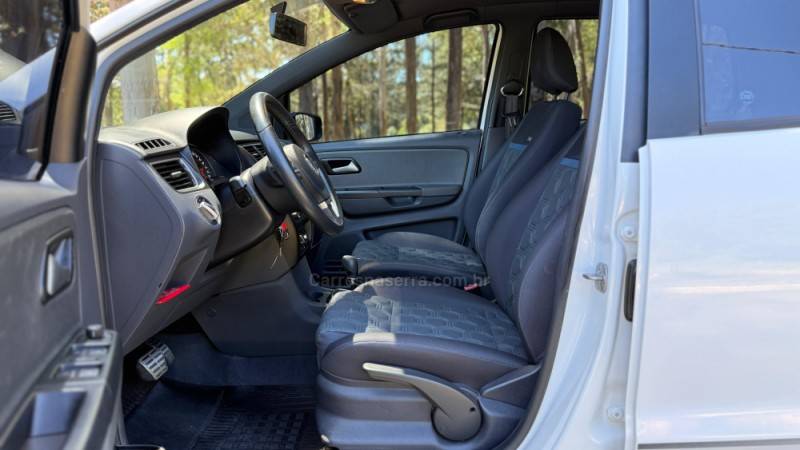 VOLKSWAGEN - FOX - 2014/2014 - Branca - R$ 45.900,00