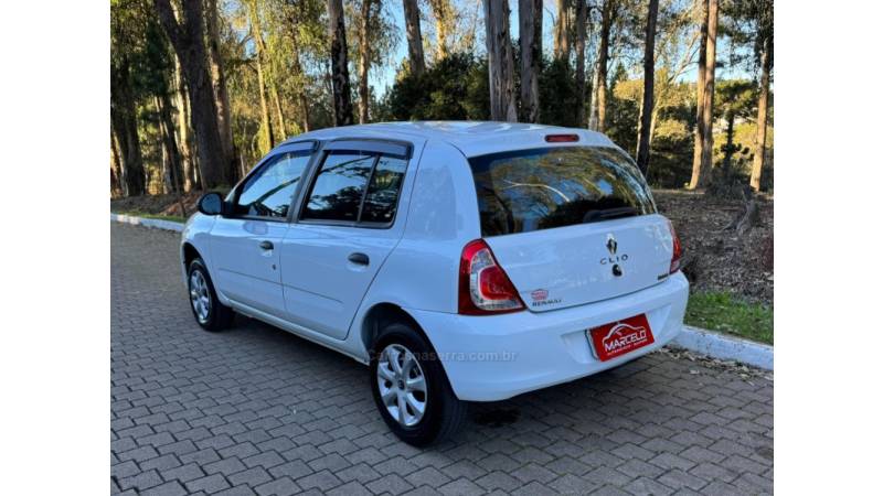 RENAULT - CLIO - 2013/2014 - Branca - R$ 32.900,00
