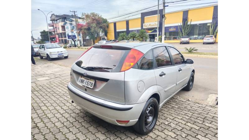 FORD - FOCUS - 2006/2007 - Prata - R$ 26.900,00