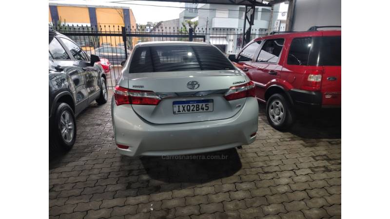 TOYOTA - COROLLA - 2016/2017 - Prata - R$ 86.900,00