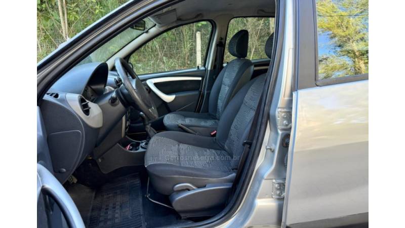 RENAULT - SANDERO - 2008/2009 - Prata - R$ 28.900,00