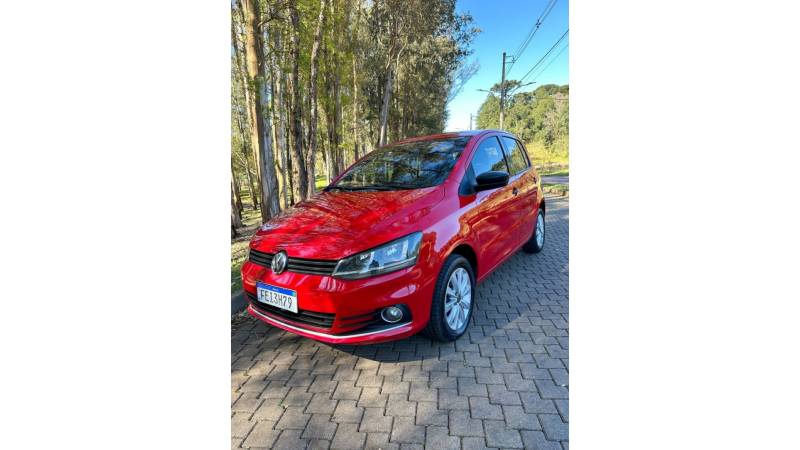 VOLKSWAGEN - FOX - 2014/2015 - Vermelha - R$ 48.900,00