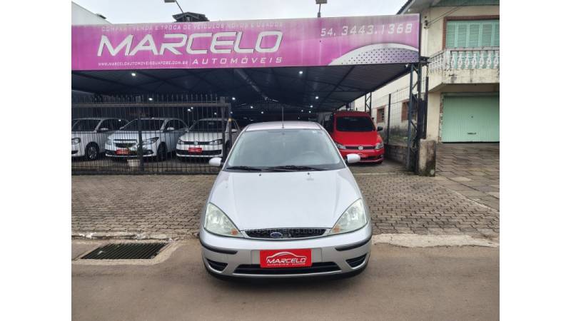 FORD - FOCUS - 2006/2007 - Prata - R$ 26.900,00