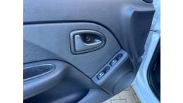 RENAULT - CLIO - 2013/2014 - Branca - R$ 32.900,00