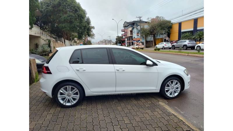 VOLKSWAGEN - GOLF - 2014/2015 - Branca - Sob Consulta