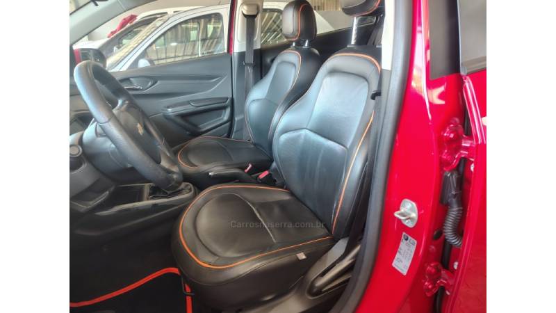 CHEVROLET - ONIX - 2014/2015 - Vermelha - R$ 54.900,00