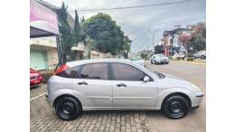 FORD - FOCUS - 2006/2007 - Prata - R$ 26.900,00