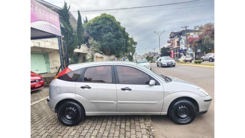 FORD - FOCUS - 2006/2007 - Prata - R$ 26.900,00