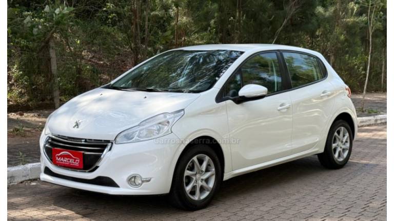 PEUGEOT - 208 - 2014/2015 - Branca - R$ 45.000,00