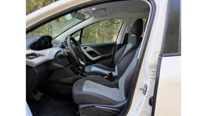 PEUGEOT - 208 - 2014/2015 - Branca - R$ 45.000,00