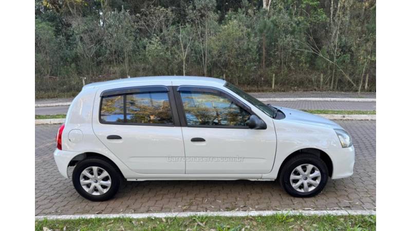RENAULT - CLIO - 2013/2014 - Branca - R$ 32.900,00