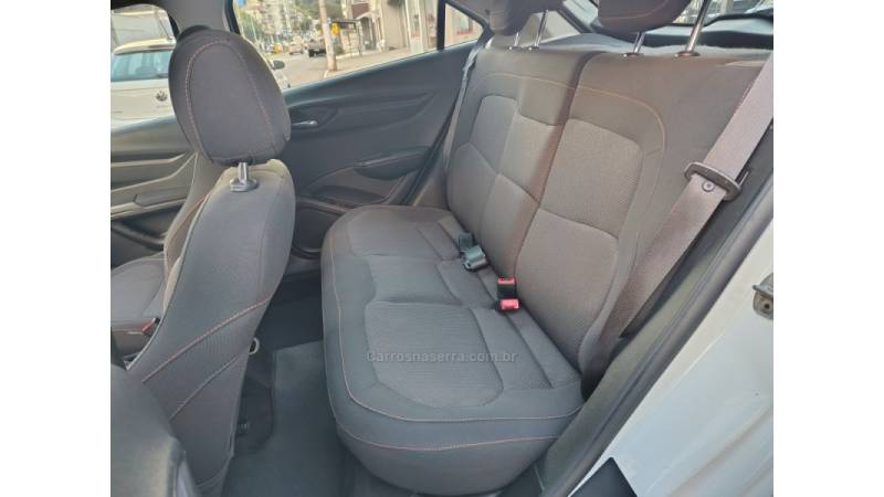 CHEVROLET - ONIX - 2014/2015 - Branca - R$ 54.900,00