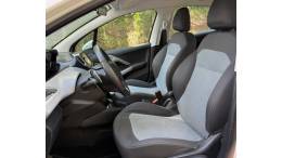 PEUGEOT - 208 - 2014/2015 - Branca - R$ 45.000,00