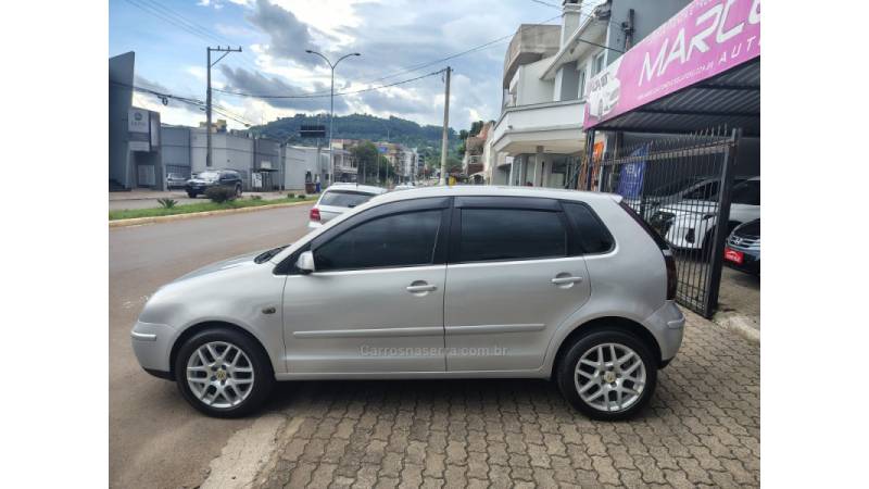 VOLKSWAGEN - POLO - 2003/2004 - Prata - R$ 28.900,00